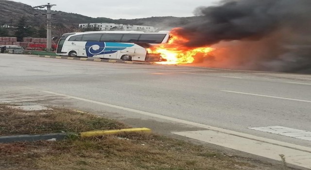 Karabükte yolcu otobüsü alev aldı