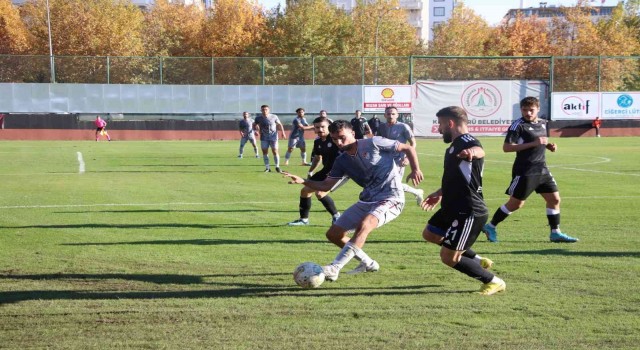 Karaköprü Belediyespor zirveye yürüyor