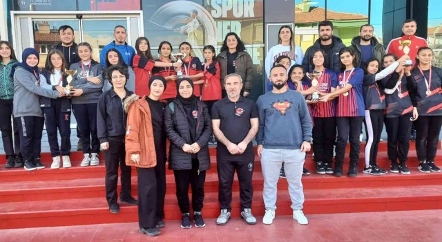 Karamanda yıldızlar dart turnuvası sona erdi