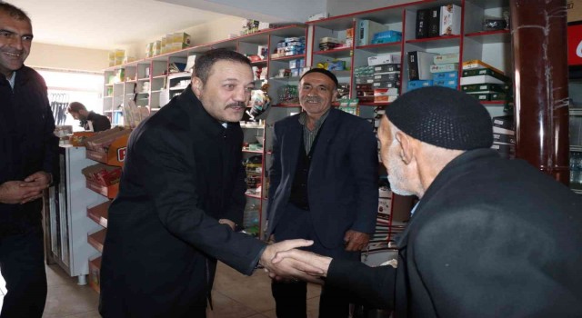 Karataş Çatta muhtar ve esnafla bir araya geldi