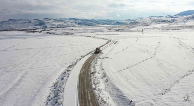 Kardan kapanan yollar tek tek açıldı