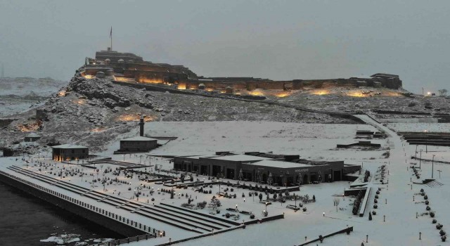 Kars beyaz gelinliğini giydi
