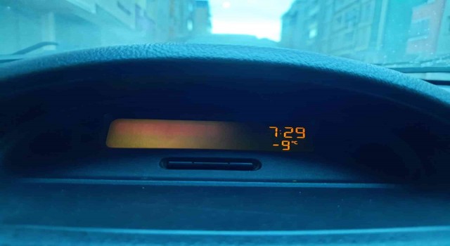 Kars eksi 9u gördü, Kars Çayı kısmen dondu
