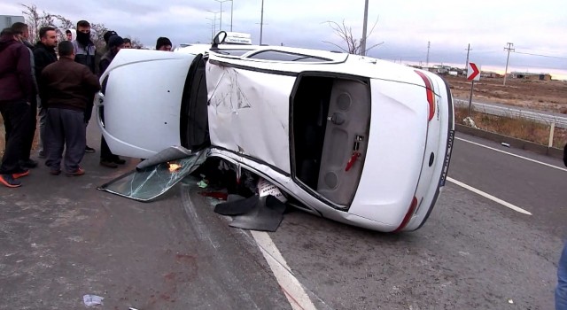 Karşı şeride geçen otomobil takla attı: 1i bebek 4 yaralı
