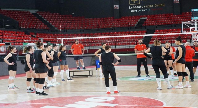 Karşıyaka Voleybol, Çanakkale Belediyespora konuk oluyor