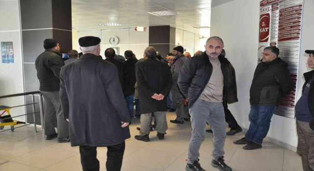 Karsta SGK Binasında EYT yoğunluğu