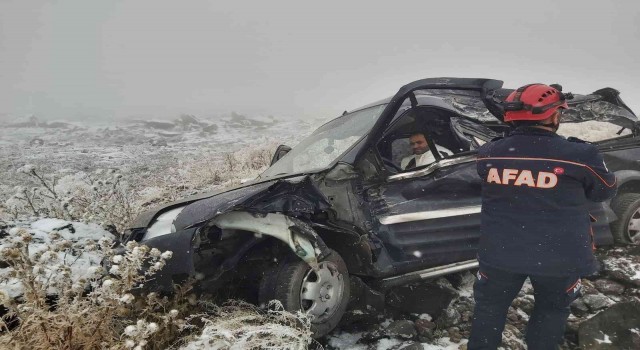 Karsta trafik kazası: 3 yaralı