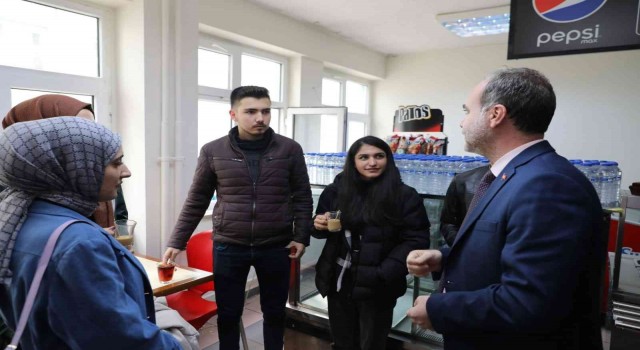 Karton bardak kullanmayan öğrenciler içeceklerini indirimli alacak