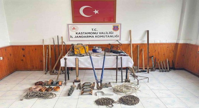 Kastamonuda evlerden 69 parça eşya çalan hırsız tutuklandı