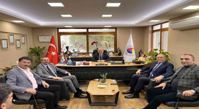Kaymakam Enver Özderinden Edremit Ticaret Odasına ziyaret