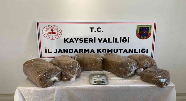 Kayseride 16 kilo kaçak tütün ele geçirildi