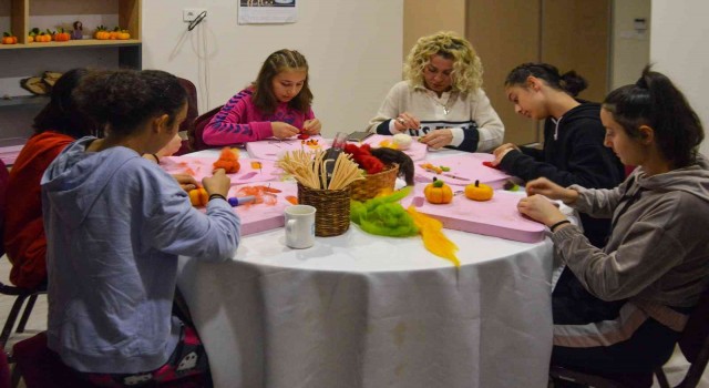 Kır çiçekleri sanatla sporu birleştiriyor