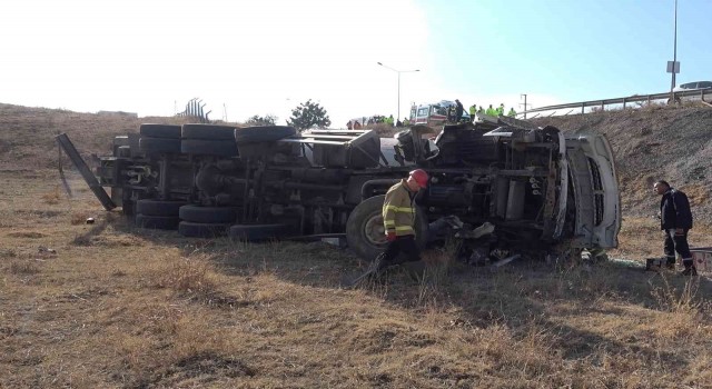 Kırıkkalede LPG yüklü tanker devrildi: Sürücü hayatını kaybetti