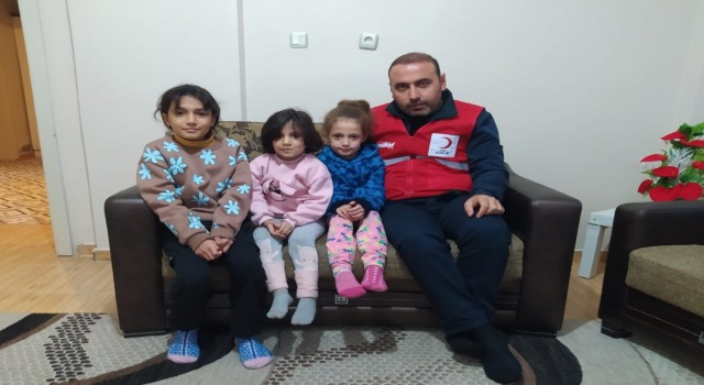 Kızılay, 3 bin rakımlı Mereto Dağı eteklerinde 880 aileye yardım ulaştırdı