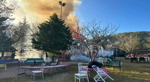 Kızılcahamamda ahşap restoran alevlere teslim oldu