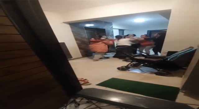 Komşuların çöp atma kavgası kamerada
