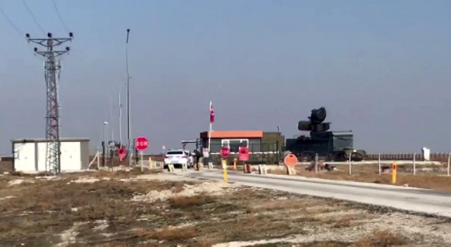 Konyada askeri uçak düştüğü ihbarı üzerine Konya Adana karayolu civarına ekipler sevk edildi.