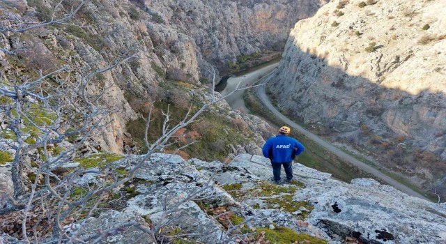Konyada dağlık alanda mahsur kalan keçileri AFAD kurtardı