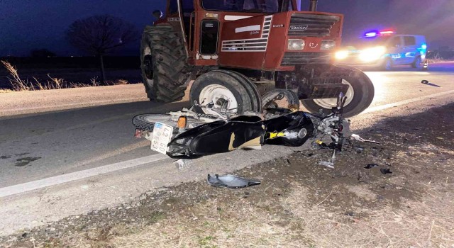 Konyada motosiklet ile traktör çarpıştı: 2 yaralı