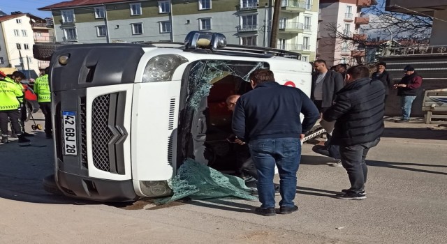 Konyada öğrenci servisi devrildi: 6 yaralı