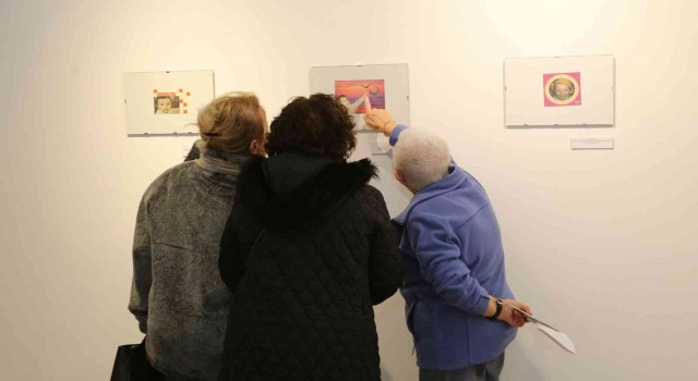 Korkut Akının 41 yıllık kartpostal çalışmaları Küçükçekmecede