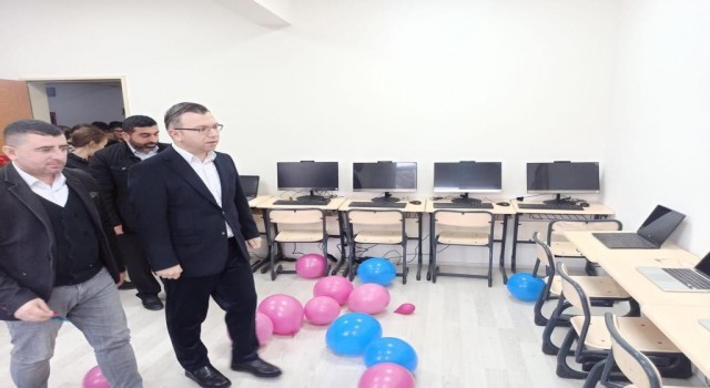 Köy derneğinden Çamoluk ilçesindeki okullara bilgisayar sınıfı