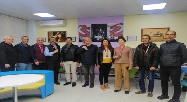 Köyceğizde öğretmenler satranç turnuvasında mücadele etti