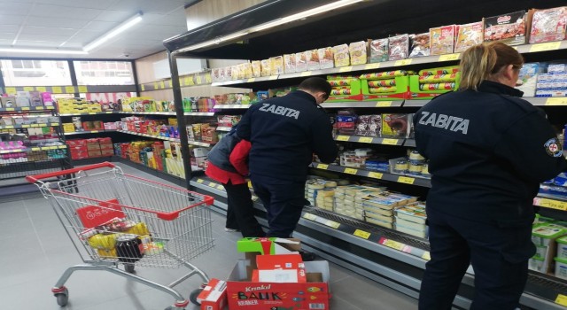 Kuluda zincir marketler denetlendi