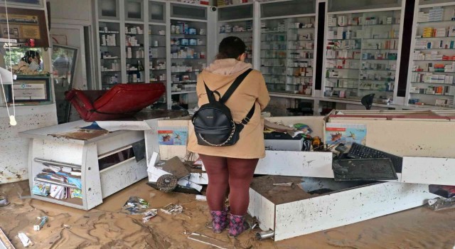 Kumlucada sel esnafı vurdu, görüntüler savaş alanlarını aratmadı