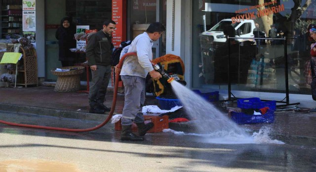 Kumlucada selin izleri siliniyor