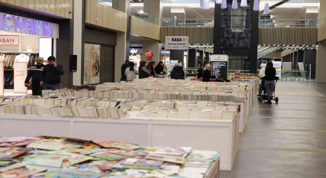 KUMSmall AVMde Kitap ve Hediyelik Eşya Fuarı açıldı