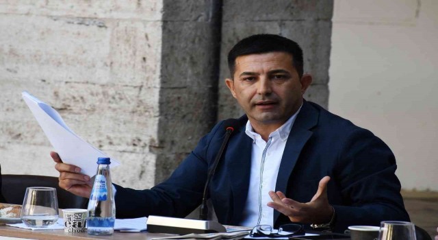 Kuşadası Belediye Başkanı Ömer Günel ve çalışanlarına hakaret eden 2 kişiye ceza