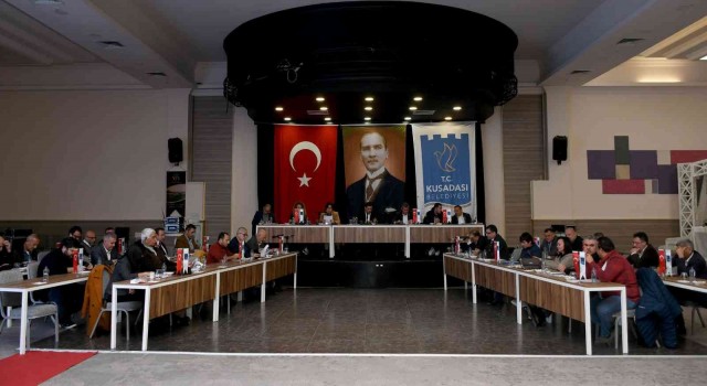 Kuşadası Belediyesinden yılın son meclisinde öğrenci ve esnafa müjde