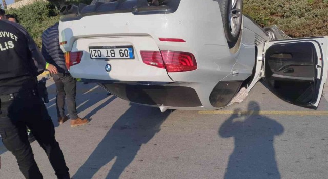 Kuşadasında otomobil takla attı: 1 yaralı