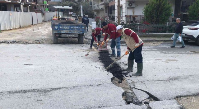 Kuşadasının dört bir yanında hummalı yol çalışması