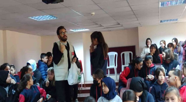 Kütahya İHHdan “İyilikte Yarışan Sınıflar” projesi tanıtımı