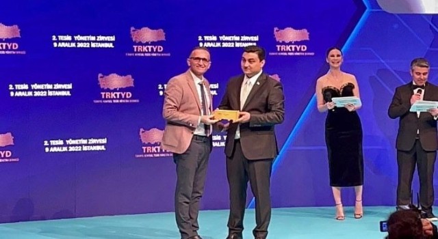 Kütahya Valiliği Motivasyon ve Eğitim Tırı, “Yılın en iyisi” ödülünü törenle aldı