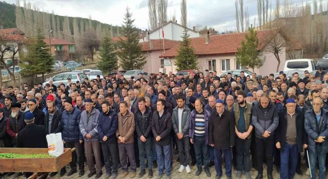Kütahyada 18 günlük yaşam savaşını kaybeden 8 yaşındaki çocuk toprağa verildi