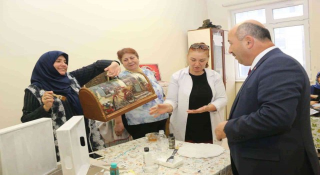 Kütahyada açılan 4 bin 412 kurstan 128 bin 484 kursiyer faydalandı