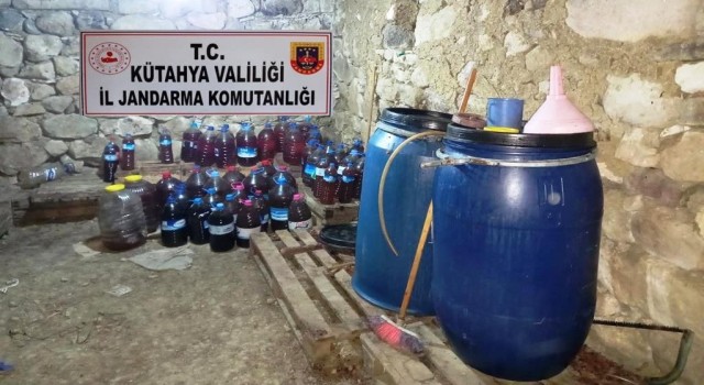 Kütahyada bin 76 litre el yapımı kaçak içki ele geçirildi