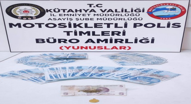 Kütahyada bir araçta sahte para ele geçirildi