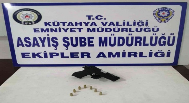 Kütahyada bir kişinin üzerinde ruhsatsız tabanca ele geçirildi