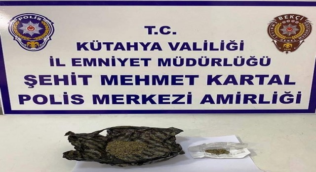Kütahyada bir şahsın üzerinde uyuşturucu ele geçirdi