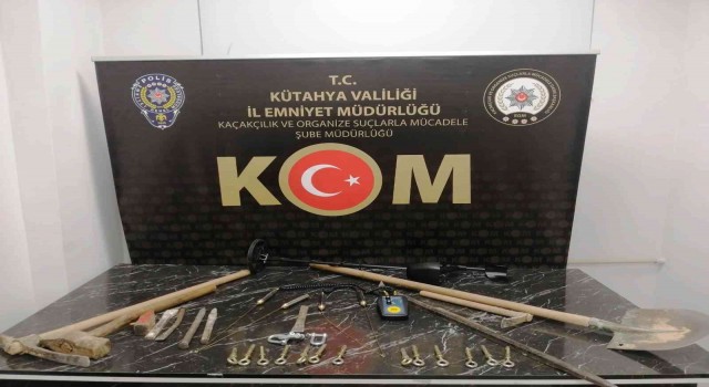 Kütahyada izinsiz kazı yapan 8 kişi yakalandı