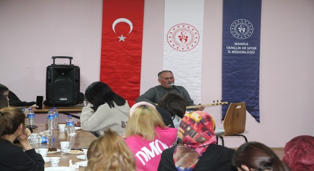 KYKlı öğrenciler mahalli sanatçı Sami Dinç ile coştu