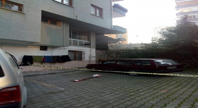 Lise öğrencisi genç kız balkondan düşerek ağır yaralandı