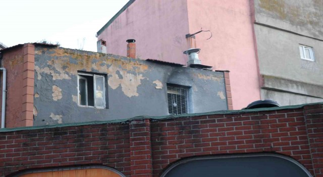 Lokantanın bacasından yükselen dumanlar paniğe neden oldu
