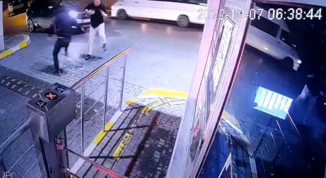 Lüks site önünde kanlı hesaplaşma kamerada