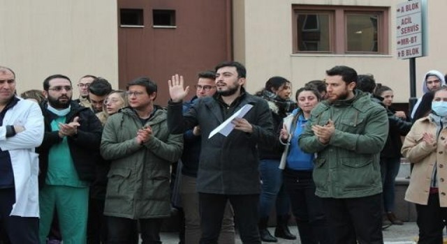 Maaşları ödenmeyen Ufuk Üniversitesi Hastanesi çalışanları eylem yaptı