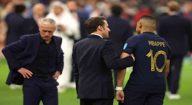 Macron, Dünya Kupasını kaybeden Fransız oyuncuları teselli etti
